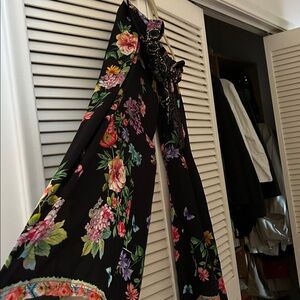 Gorgeous and flowing Johnny Was Black Floral lounging Pants. XS.